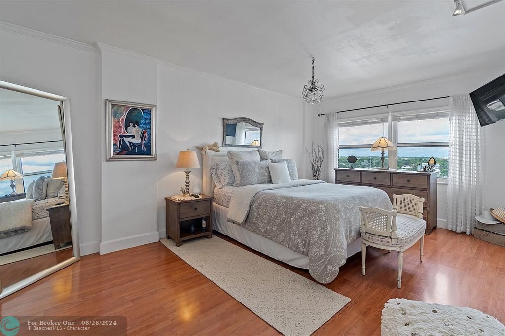 Recently Sold: $297,000 (1 beds, 1 baths, 730 Square Feet)