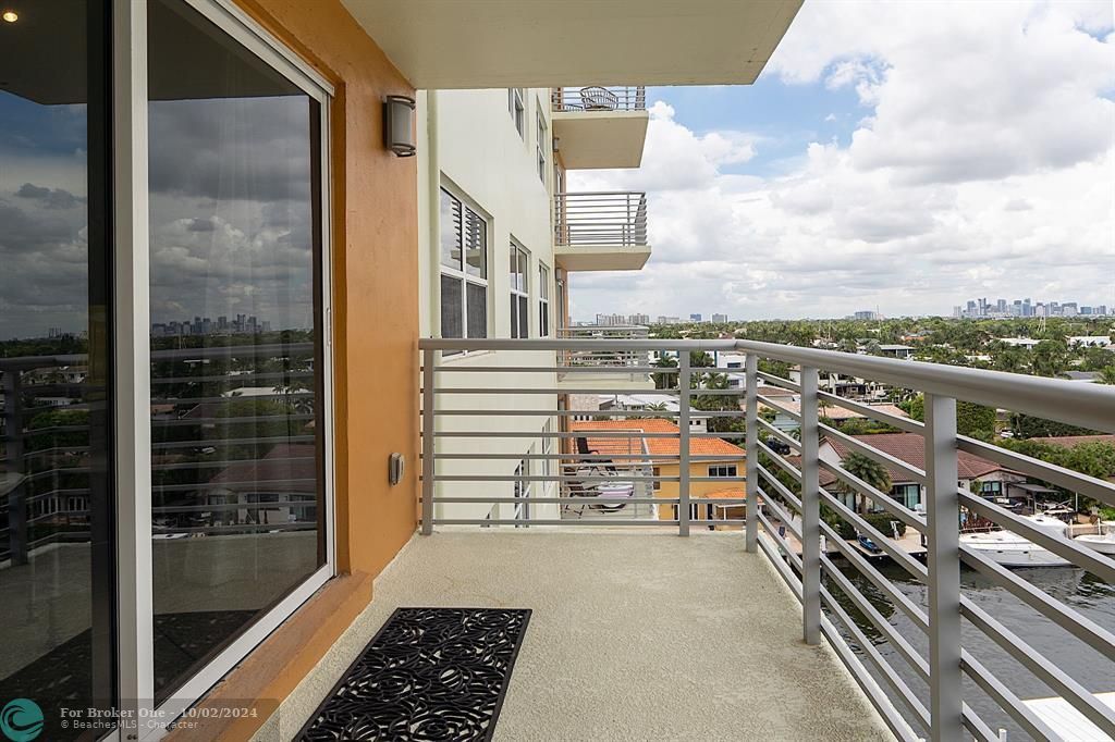 Recently Sold: $297,000 (1 beds, 1 baths, 730 Square Feet)