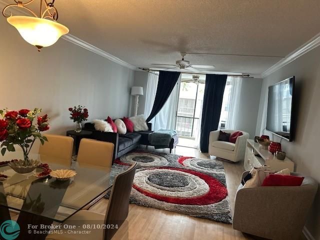 For Rent: $2,700 (2 beds, 2 baths, 1035 Square Feet)