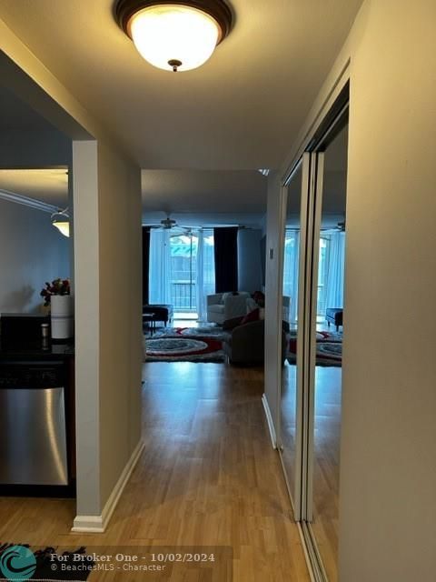 For Rent: $2,700 (2 beds, 2 baths, 1035 Square Feet)