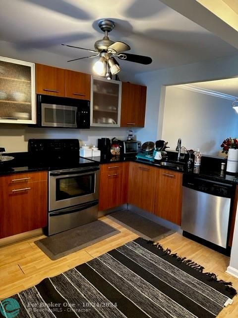 For Rent: $2,700 (2 beds, 2 baths, 1035 Square Feet)