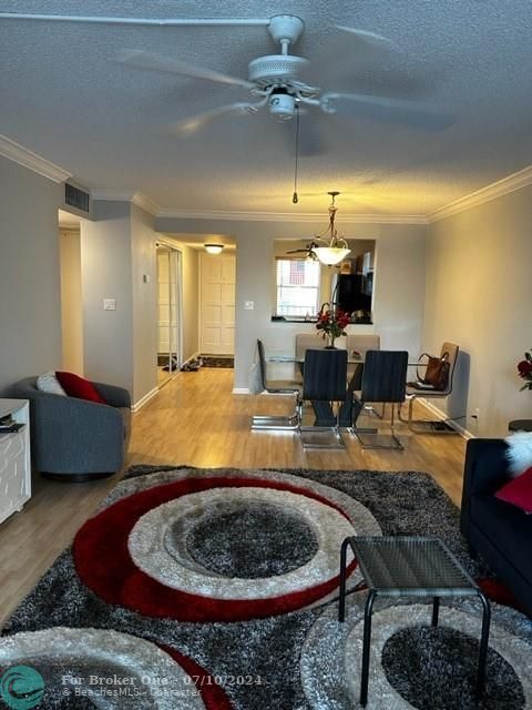 For Rent: $2,700 (2 beds, 2 baths, 1035 Square Feet)