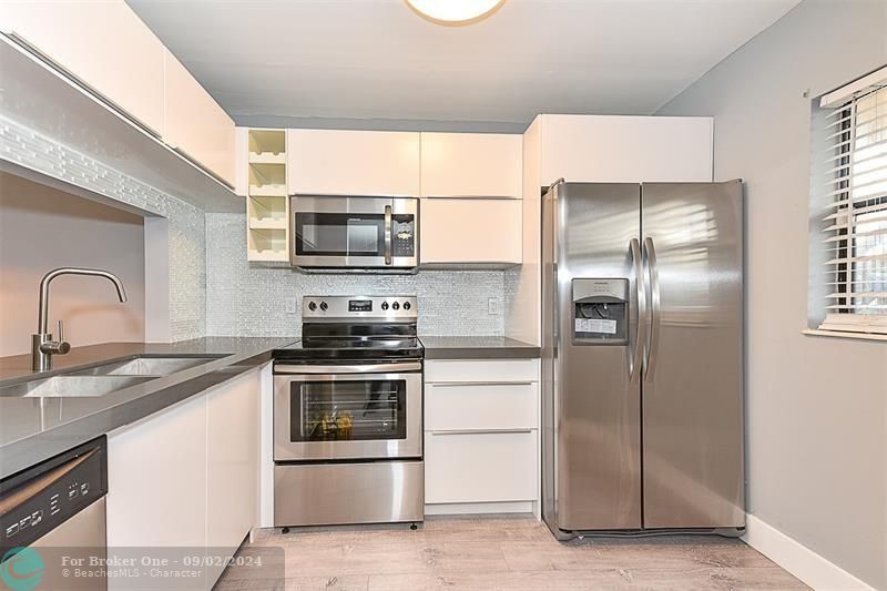 Recently Rented: $2,100 (2 beds, 2 baths, 890 Square Feet)