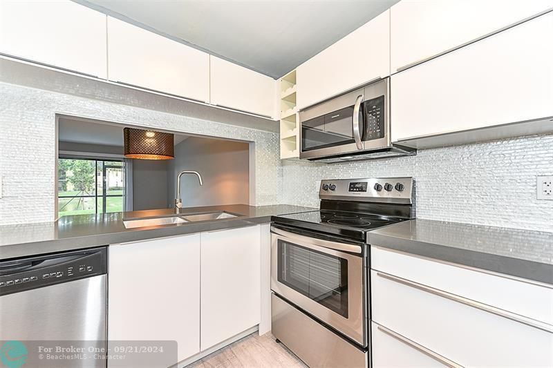 Recently Rented: $2,100 (2 beds, 2 baths, 890 Square Feet)