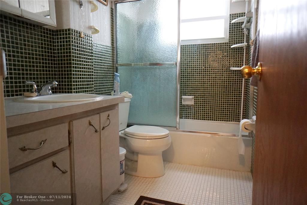待售: $165,000 (1 贝兹, 1 浴室, 650 平方英尺)