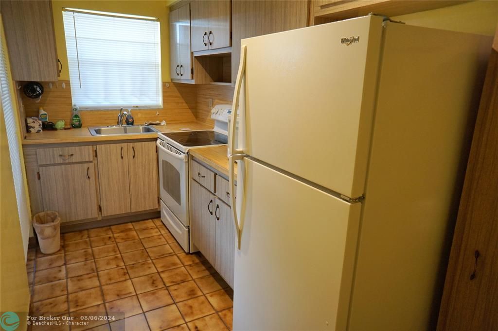 For Sale: $165,000 (1 beds, 1 baths, 650 Square Feet)