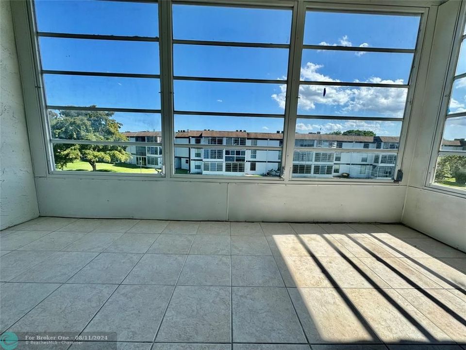 En Venta: $218,000 (2 camas, 2 baños, 1025 Pies cuadrados)