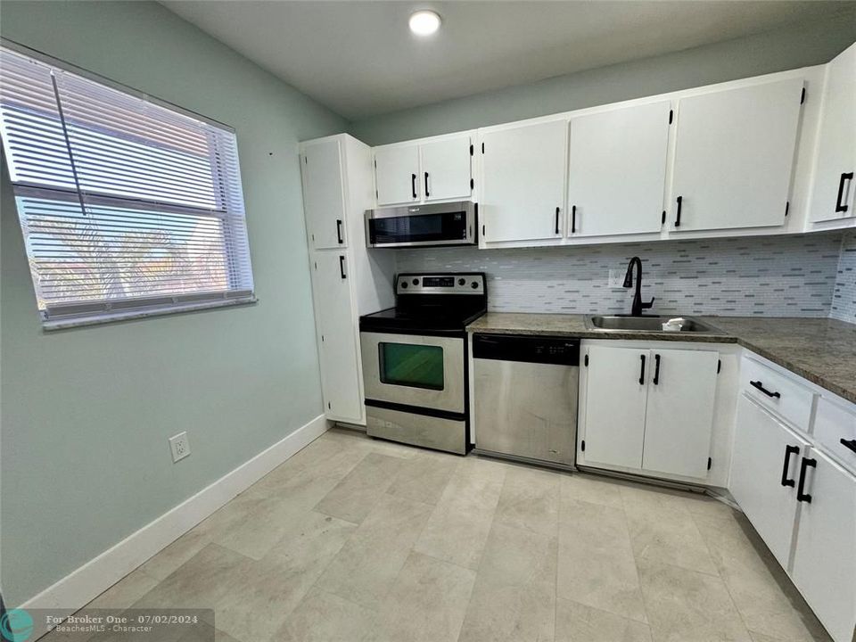 For Sale: $218,000 (2 beds, 2 baths, 1025 Square Feet)