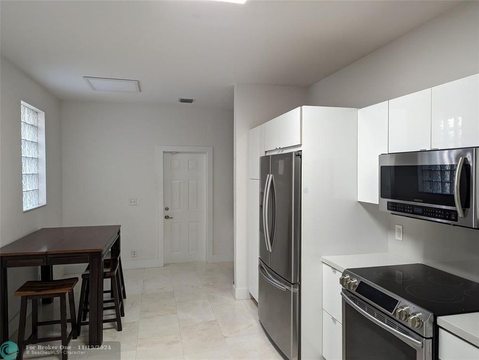 Recently Rented: $3,000 (2 beds, 2 baths, 1386 Square Feet)