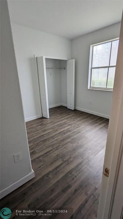 For Rent: $2,200 (3 beds, 2 baths, 1060 Square Feet)