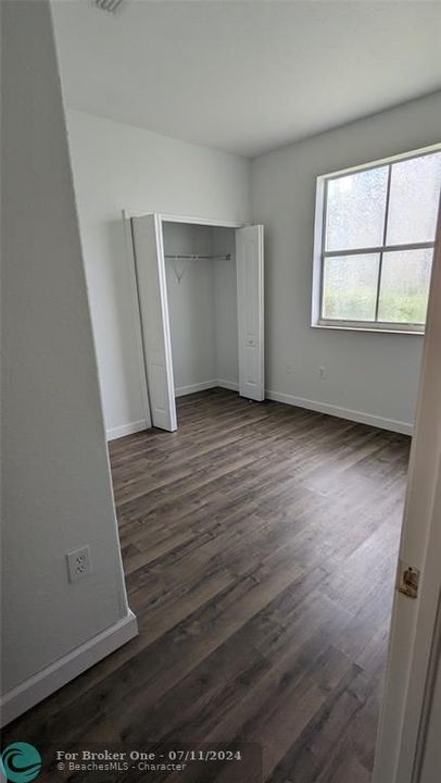 For Rent: $2,200 (3 beds, 2 baths, 1060 Square Feet)