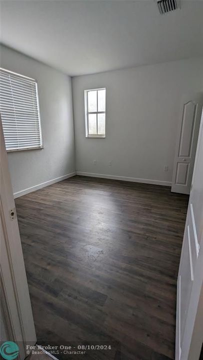 For Rent: $2,200 (3 beds, 2 baths, 1060 Square Feet)