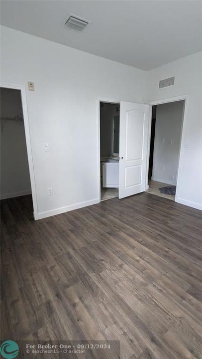 For Rent: $2,200 (3 beds, 2 baths, 1060 Square Feet)