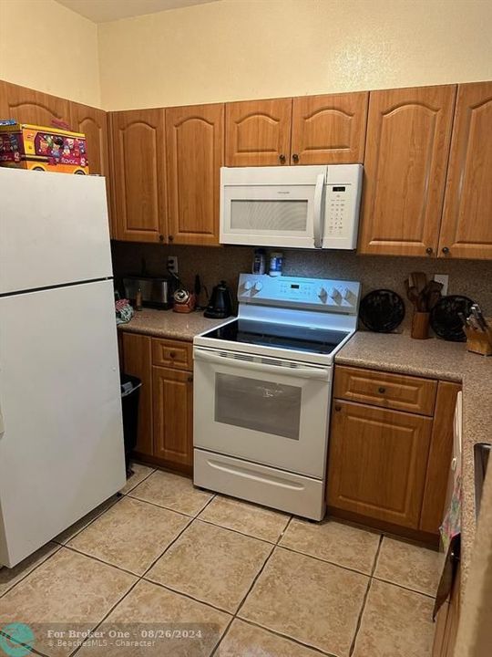 For Rent: $2,200 (3 beds, 2 baths, 1060 Square Feet)