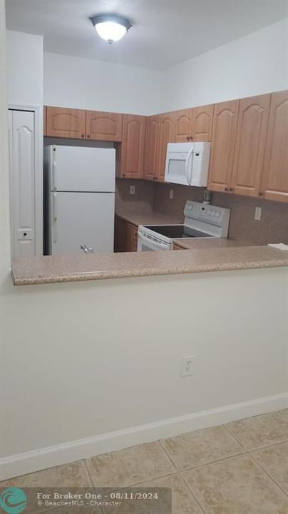 For Rent: $2,200 (3 beds, 2 baths, 1060 Square Feet)