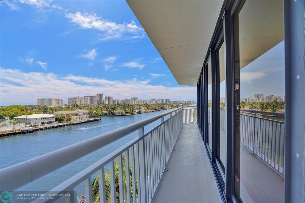 Recently Sold: $499,000 (2 beds, 2 baths, 1579 Square Feet)