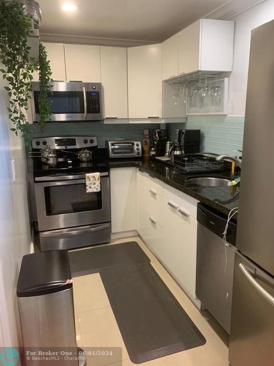 For Rent: $2,000 (1 beds, 1 baths, 650 Square Feet)