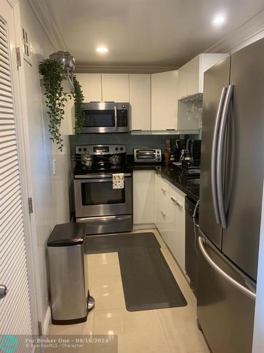 For Rent: $2,000 (1 beds, 1 baths, 650 Square Feet)