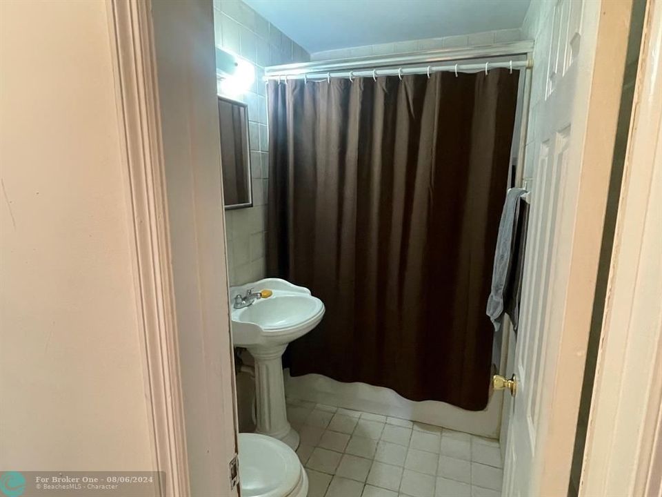 В аренду: $2,250 (3 спален, 1 ванн, 1259 Квадратных фут)