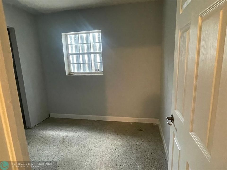 For Rent: $2,250 (3 beds, 1 baths, 1259 Square Feet)