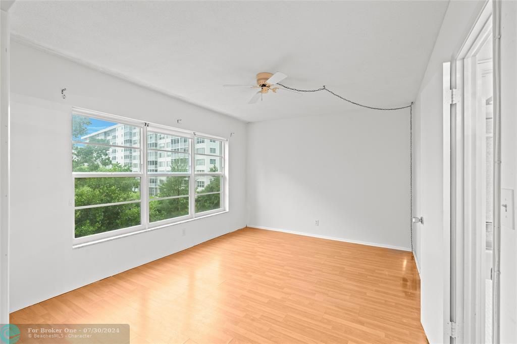 For Sale: $209,000 (2 beds, 2 baths, 1064 Square Feet)