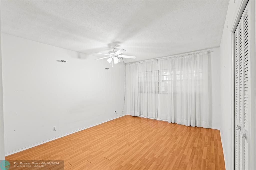 For Sale: $209,000 (2 beds, 2 baths, 1064 Square Feet)