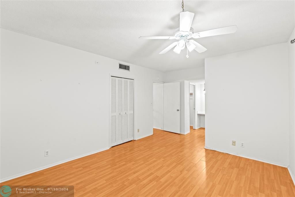 For Sale: $209,000 (2 beds, 2 baths, 1064 Square Feet)
