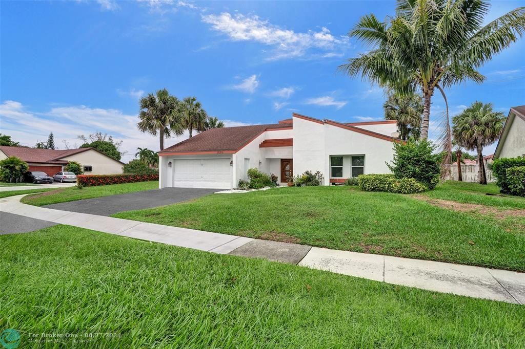 For Sale: $570,000 (3 beds, 2 baths, 1874 Square Feet)