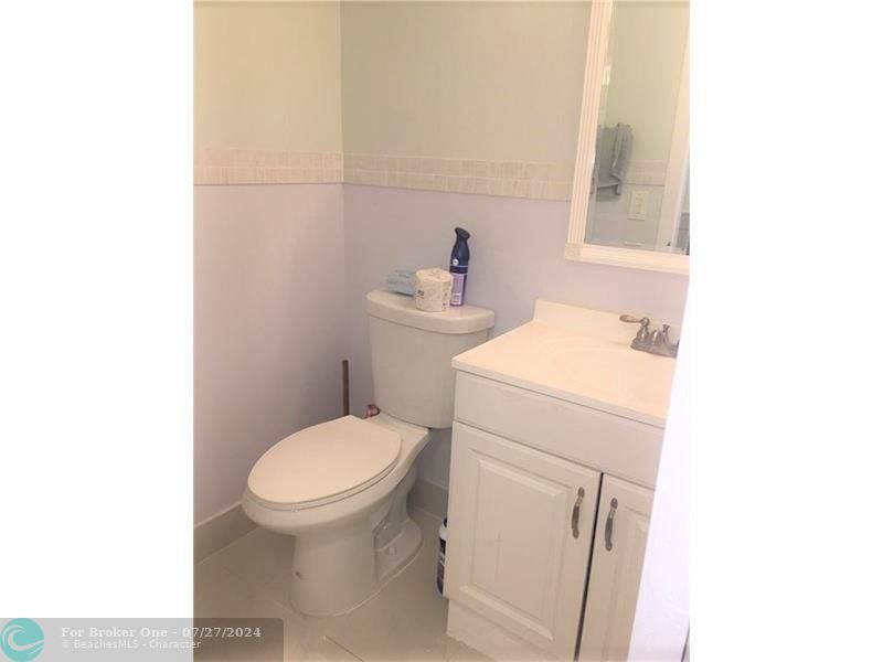 For Sale: $128,000 (1 beds, 1 baths, 715 Square Feet)