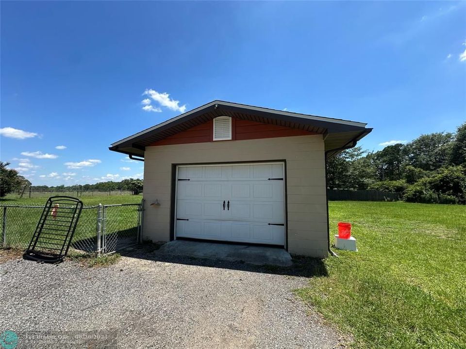 Active With Contract: $194,900 (3 beds, 2 baths, 1458 Square Feet)