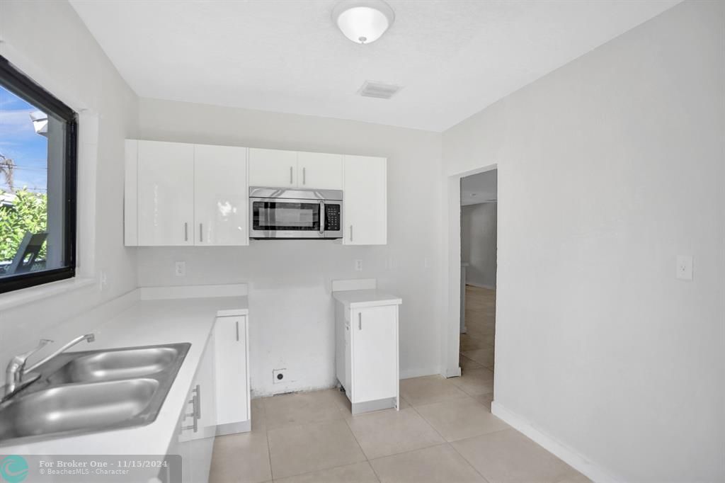 For Sale: $3,195 (3 beds, 2 baths, 0 Square Feet)