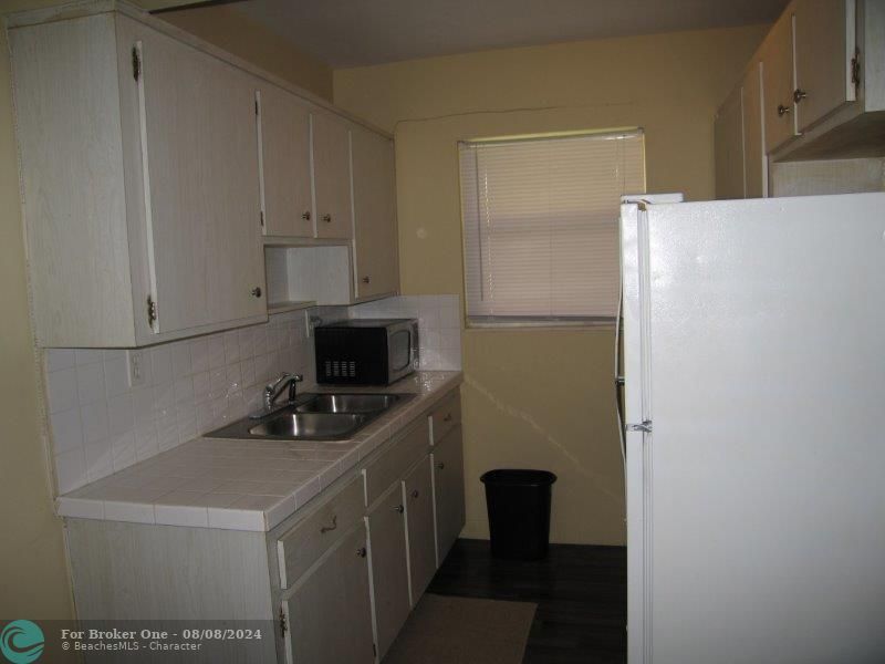 Recently Rented: $1,695 (1 beds, 1 baths, 650 Square Feet)