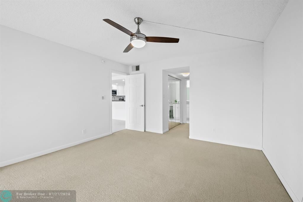 For Sale: $239,000 (1 beds, 1 baths, 760 Square Feet)