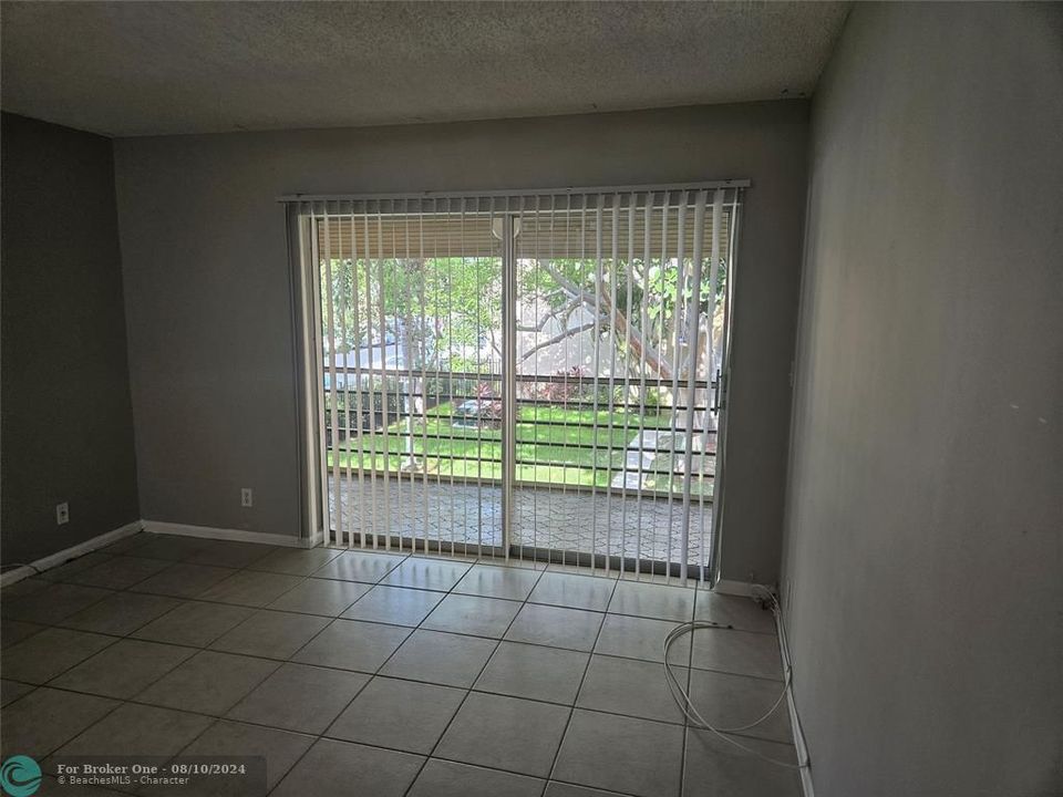 For Rent: $2,200 (2 beds, 2 baths, 1000 Square Feet)