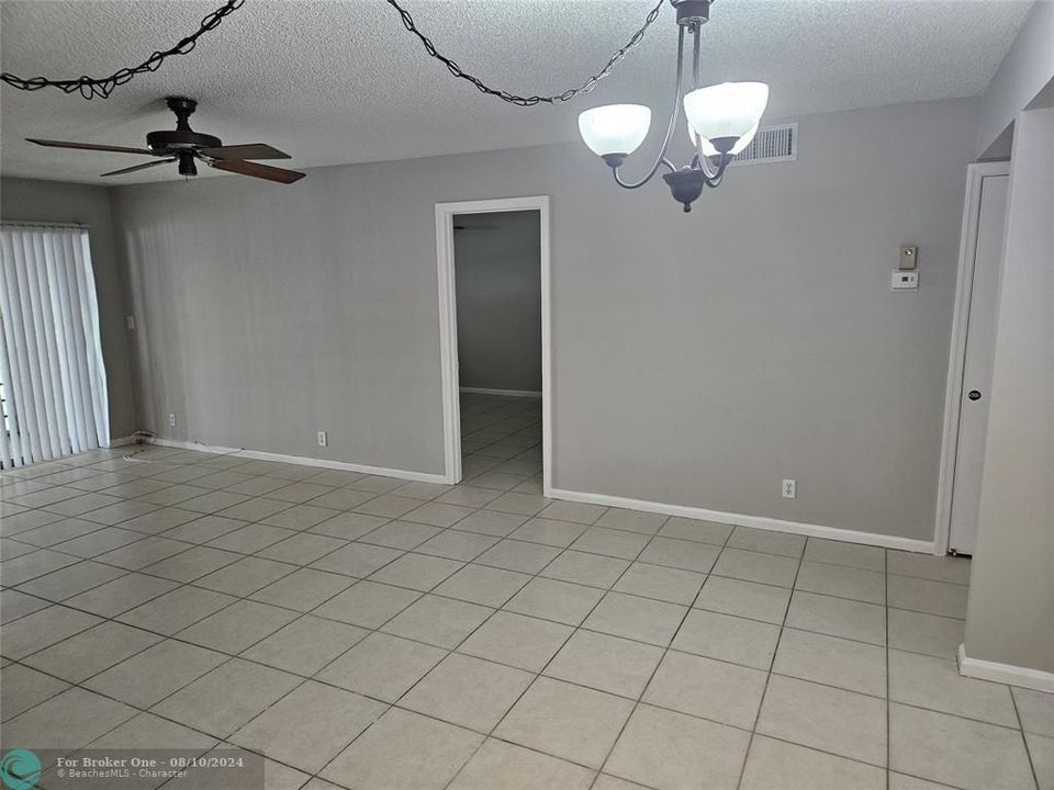 For Rent: $2,200 (2 beds, 2 baths, 1000 Square Feet)