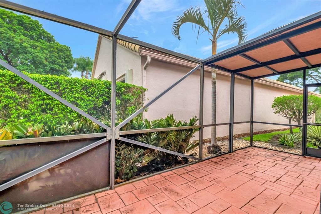 Vendido Recientemente: $530,000 (3 camas, 2 baños, 2455 Pies cuadrados)