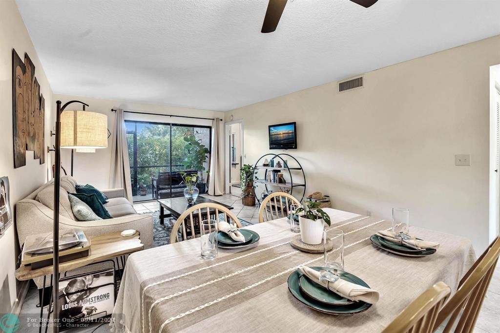 Active With Contract: $309,900 (2 beds, 2 baths, 958 Square Feet)