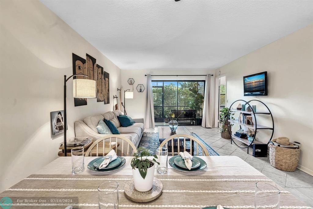 Active With Contract: $309,900 (2 beds, 2 baths, 958 Square Feet)