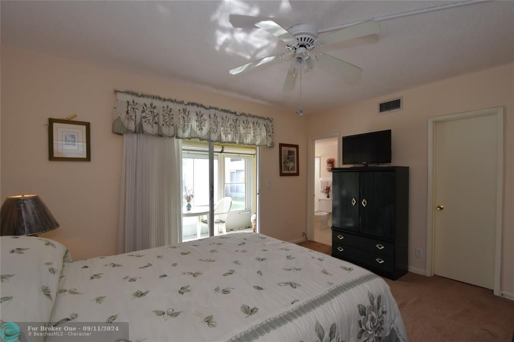 For Sale: $149,000 (1 beds, 1 baths, 700 Square Feet)