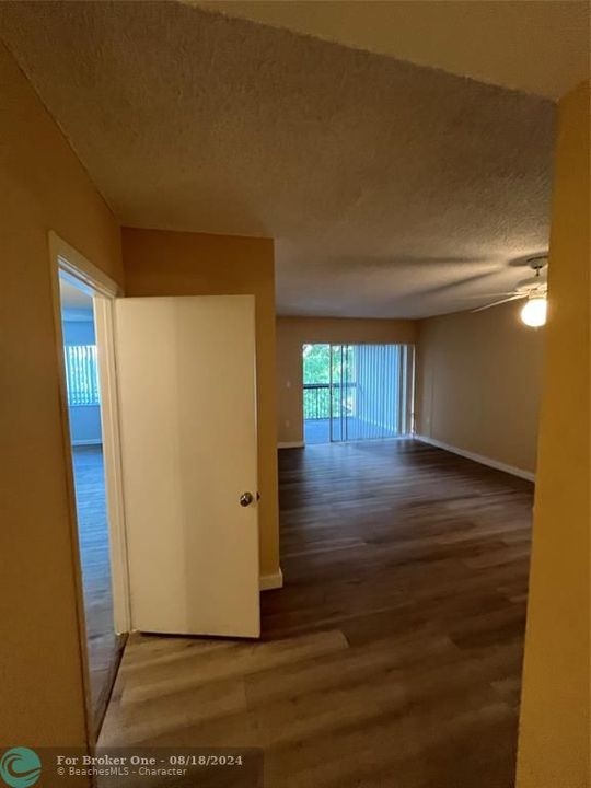 For Rent: $1,700 (1 beds, 1 baths, 764 Square Feet)