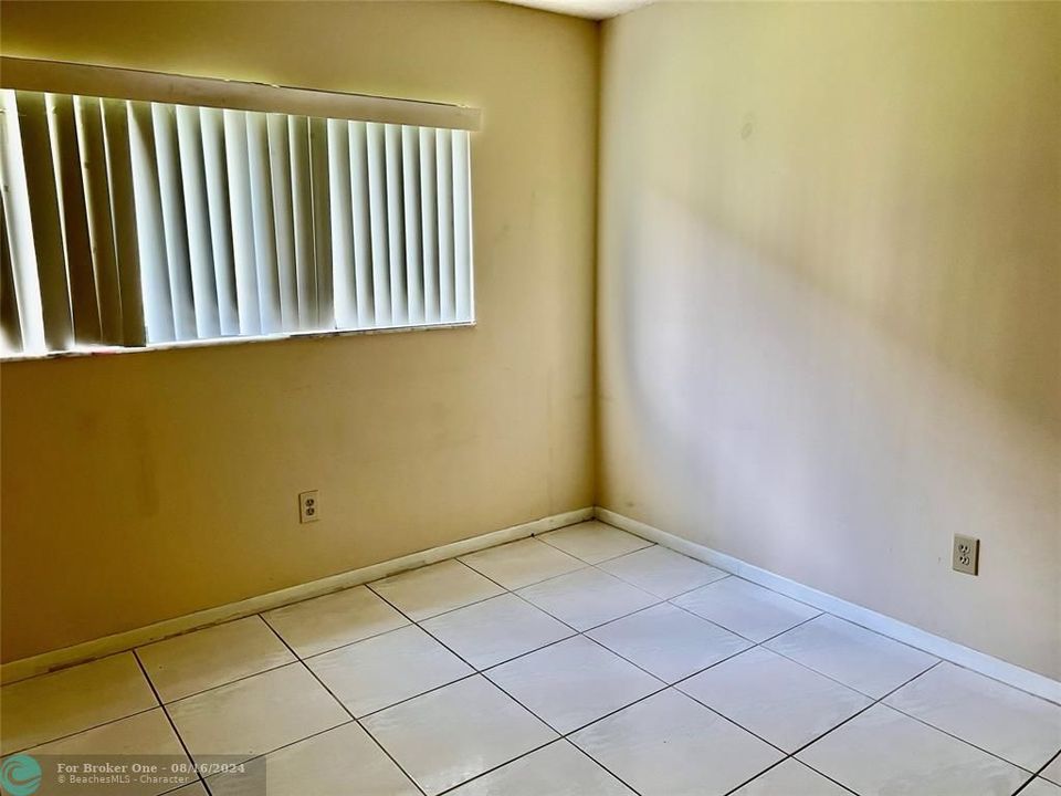 For Rent: $2,200 (2 beds, 2 baths, 827 Square Feet)