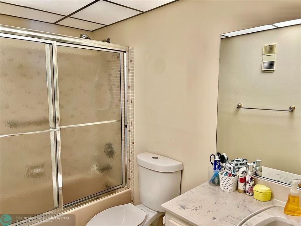 For Rent: $2,200 (2 beds, 2 baths, 827 Square Feet)