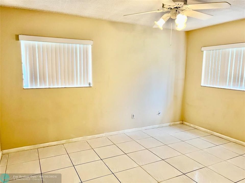 For Rent: $2,200 (2 beds, 2 baths, 827 Square Feet)