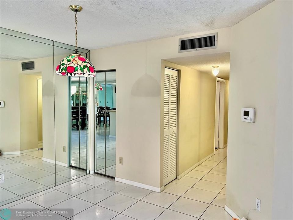 For Rent: $2,200 (2 beds, 2 baths, 827 Square Feet)