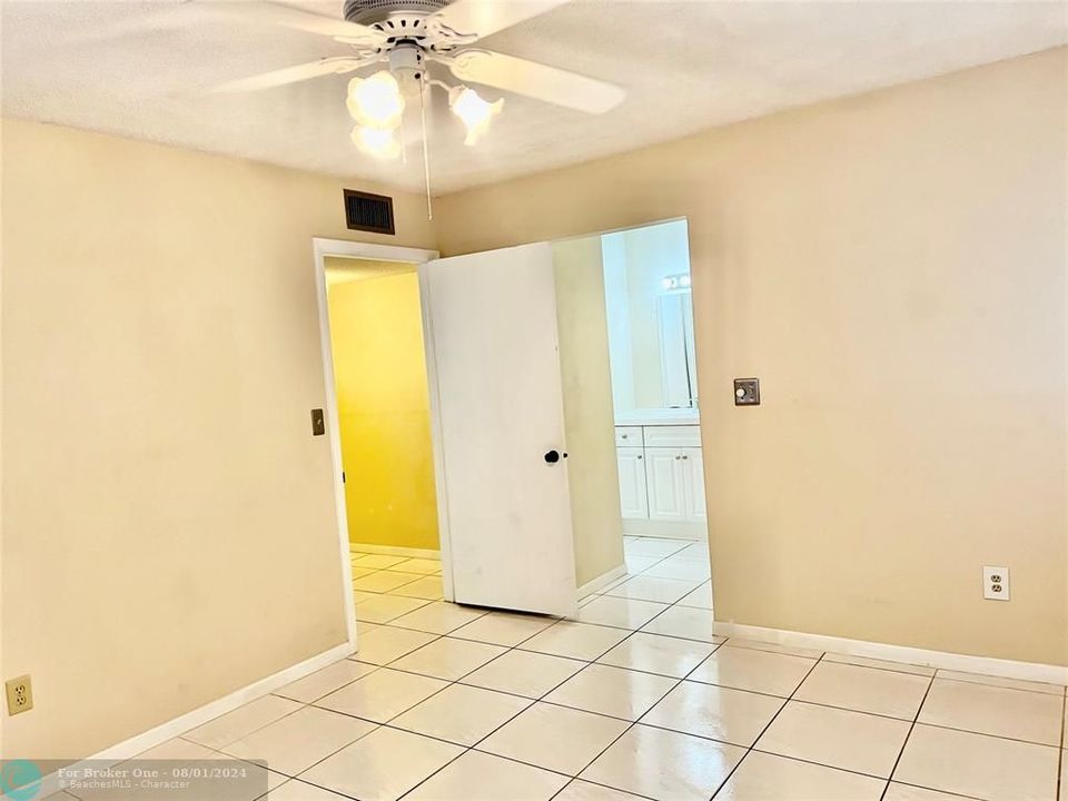 For Rent: $2,200 (2 beds, 2 baths, 827 Square Feet)