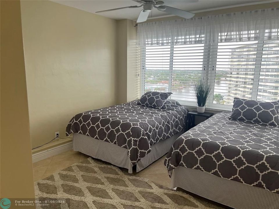 For Sale: $469,900 (2 beds, 2 baths, 1094 Square Feet)