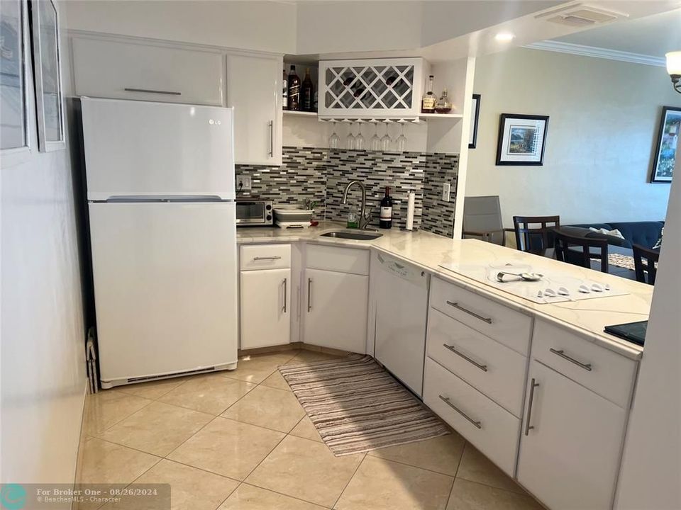 For Sale: $469,900 (2 beds, 2 baths, 1094 Square Feet)