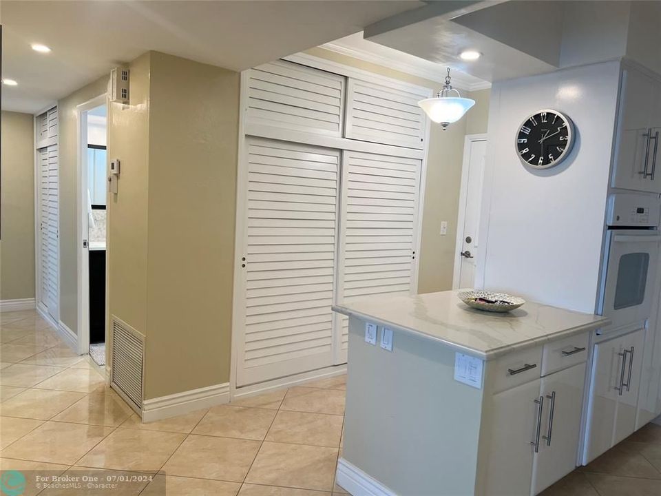 For Sale: $469,900 (2 beds, 2 baths, 1094 Square Feet)