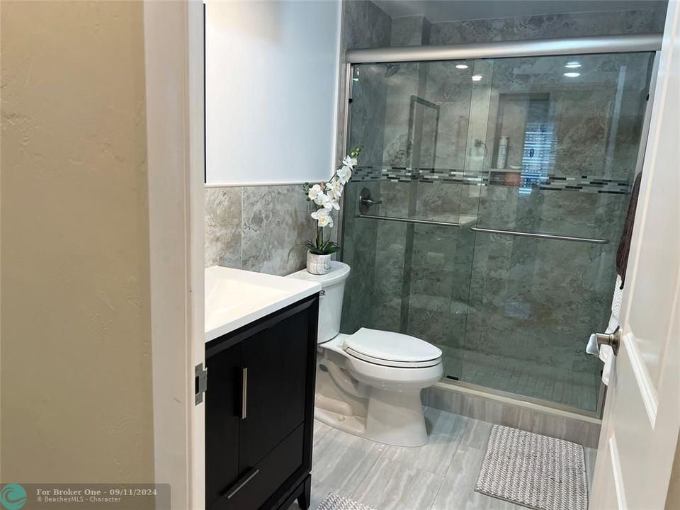 For Sale: $469,900 (2 beds, 2 baths, 1094 Square Feet)