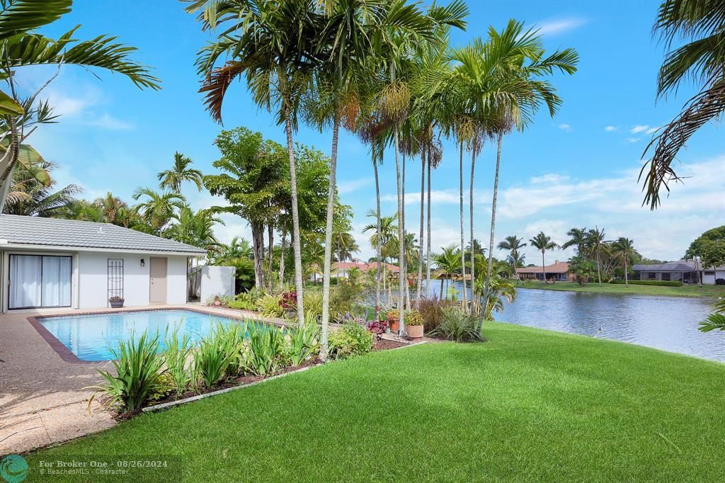 Recently Sold: $940,000 (5 beds, 3 baths, 2636 Square Feet)